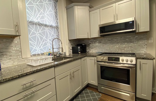 Brighton Heights Apartment | Northside 1-bedroom apt - AC, WiFi-Cable, and OFF Street parking in Pittsburgh