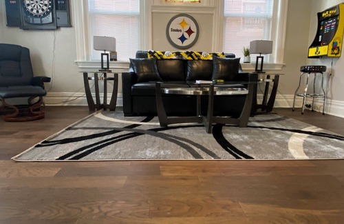 Brighton Heights Apartment | Northside 1-bedroom apt - AC, WiFi-Cable, and OFF Street parking in Pittsburgh