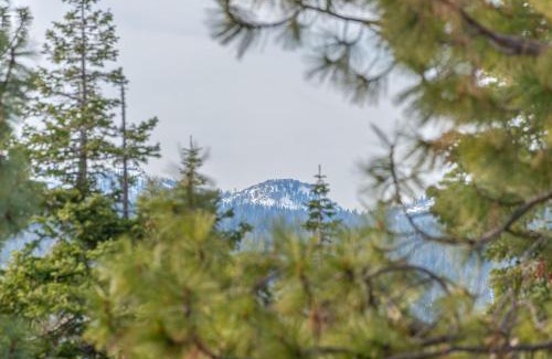 Truckee House | Northstar Resort Condo for 8 Free Shuttle