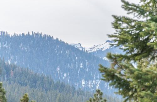 Truckee House | Northstar Resort Condo for 8 Free Shuttle