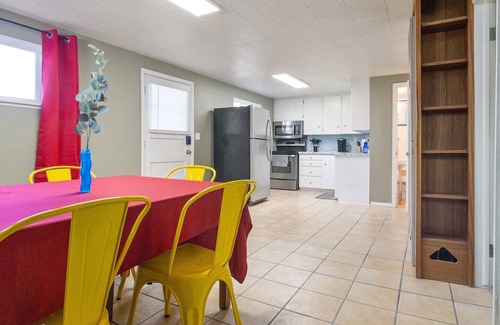 Logan House | Nostalgic Warhol 2BD Apartment