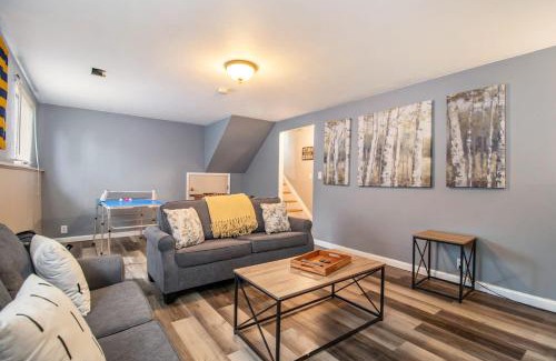 South Bend House | Notre Dame Get Away 4-Bdm 2-mile from Campus BBQ