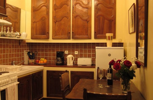 Notre Dame Condo | Notre Dame Historic 2Bedrooms/2Bathrooms, Calm comfort, Wifi, A/C