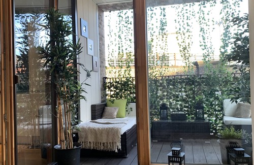 Notting Dale Apartment | Notting Hill 2-Bed Apt with Balcony, 1 min to Tube