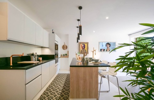 Saint-Tropez Apartment | Nouveau Appartement Toit Terrasse VUE Panoramique AU Coeur DU Village