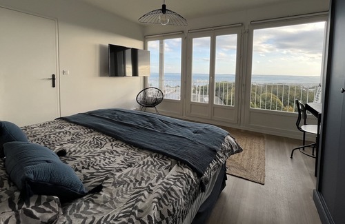 Rive Droite Apartment | Nouveau! Appartement vue mer 180° et Place Parking
