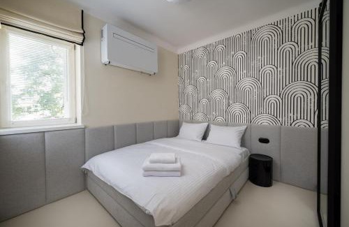 Muranow Apartment | Nowolipki Deluxe Grey Studio
