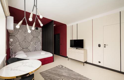 Muranow Apartment | Nowolipki Deluxe Red Studio