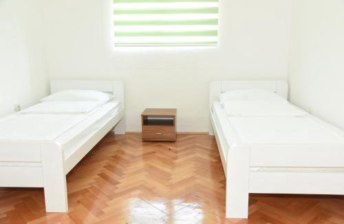 Tjentiste Hotel | NP Sutjeska Paviljon A