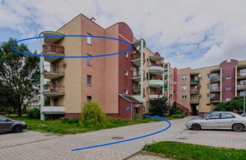 Tomaszow Mazowiecki Apartment | Nr 3 EUROPA22 Standard Apartament CENTRUM MIASTA Tomaszowa Mazowieckiego obok SZPITAL i ARENA LODOWA z wanną i bezpłatnym parkingiem NETFLIX MAX FREE Wielki słoneczny balkon Expresowe Łatwe Zameldowanie