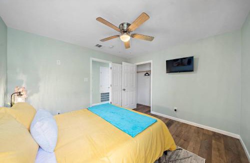 Galveston House | Nr Beach Pier Oasis Game Tables Yard Bbq