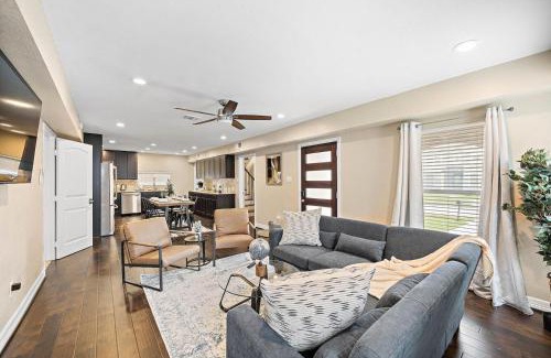 MacGregor House | Nr Med Center, Dt, Midtown Game Room Sleep 16