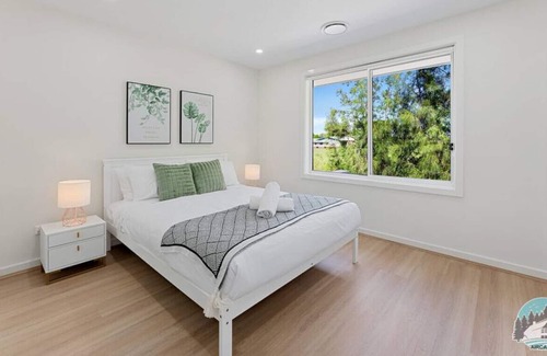 Schofields House | NSCH002-3 · Aircabin｜Schofield｜Lovly Comfy｜4 Bed House Parking