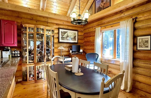 Cle Elum Cabin | Nshira’s Rest | Cabin In The Woods | near trails, lakes
