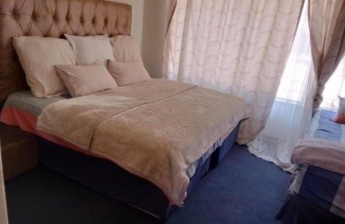 New Redruth House | Nsk Guest House Alberton