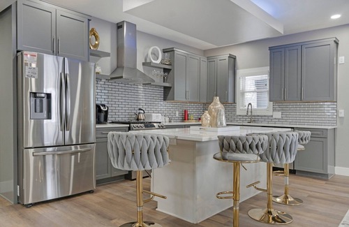 West Central Condo | nStylish Downtown Fort Wayne 3BR 2 BA Condo WiFi & Free Parking