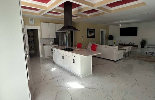 Manteo House | Nueva y Elegante Casa a 1 Milla del Dowtown y 6 Millas de las Playas OBX