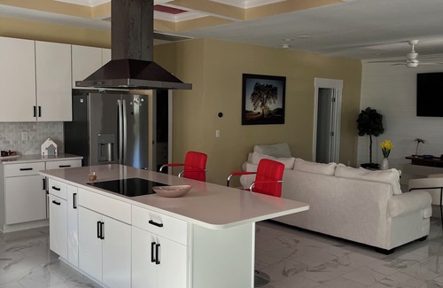Manteo House | Nueva y Elegante Casa a 1 Milla del Dowtown y 6 Millas de las Playas OBX
