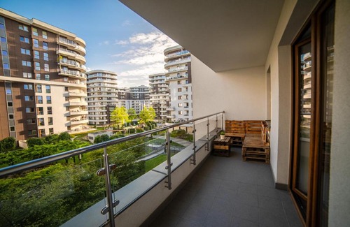Grzegorzki Apartment | Nullo 3-Bedroom Apartment by BookingHost