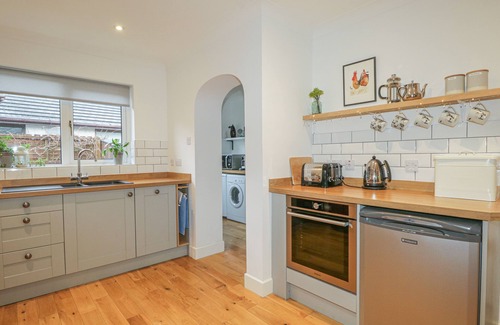 Marybank Cottage | NUMBER 11, family friendly, with hot tub in Beauly