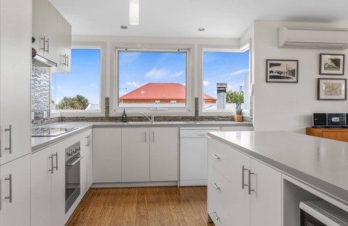 Apollo Bay House | Number 6 @ The Bay - Fantastic Spot
