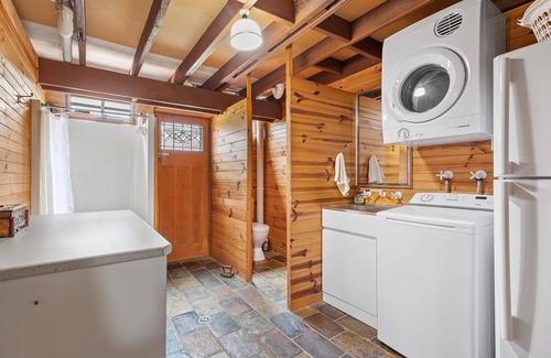 Potato Point House | Number 8 @ The Point - 200 metres to the beach