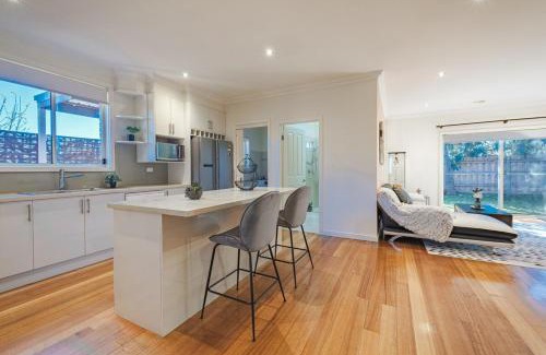Nunawading House | Nunawading Beautiful 3br Housedeckingcourtyard