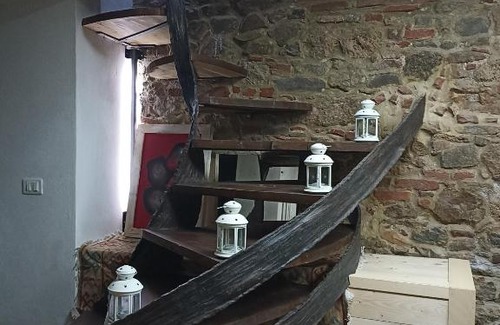 Montepescali House | Nuovo appartamento in borgo medievale