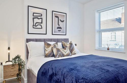 Stoke-on-Trent House | Nursery House by Truestays - 3 Bedroom House in Stoke-on-Trent