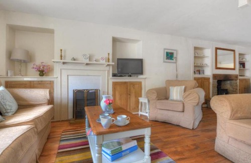 Charmouth House | Nut wood
