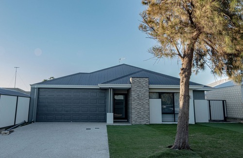 Wannanup House | nWelcome to our refreshing home at suburb of Wannanup.