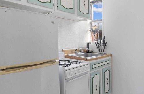 Ukrainian Village Apartment | NY-11-7 Cozy 1BR 1BATH In East Village