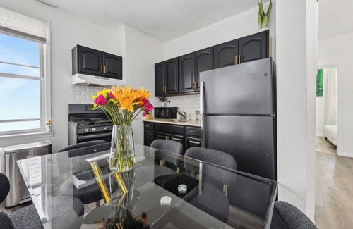 Southeast Yonkers House | NY Prime Luxury Escape with KING Bed + Easy Parking