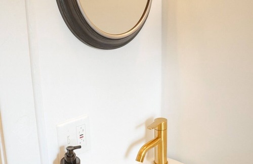 East Avenue Apartment | Nycstylestudio-heartofeastave-1minwalkdowntown