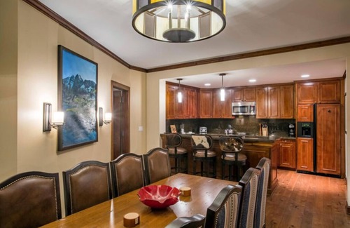 Aspen Resort | NYE #1 Unit at the Ritz Carlton, Top Floor 3 Br, Ski In Ski Out , Mountain View