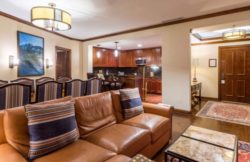 Aspen Resort | NYE #1 Unit at the Ritz Carlton, Top Floor 3 Br, Ski In Ski Out , Mountain View