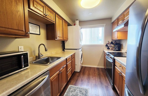 Newport House | Nye Beach, Restaurants, Shopping & More! Walk to the Beach!