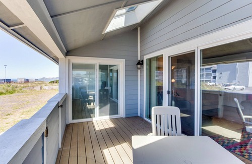 Newport House | Nye Beach, Restaurants, Shopping & More! Walk to the Beach!