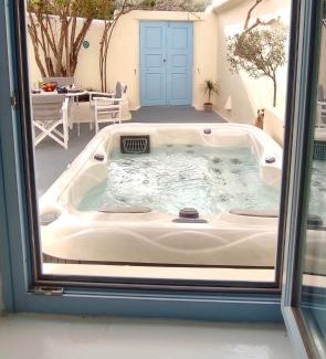 Finikia Villa | Nykteri by A Terre Cave Villas