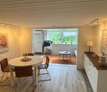 Bankeryd Apartment | Nyrenoverad 2-rummare med gratis laddning för elbil
