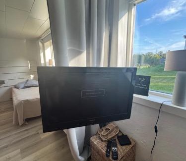 Bankeryd Apartment | Nyrenoverad 2-rummare med gratis laddning för elbil