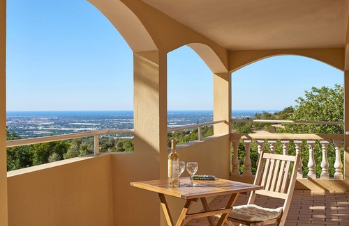 Estoi Villa | O Ninho - Three Bedroom Villa, Sleeps 6