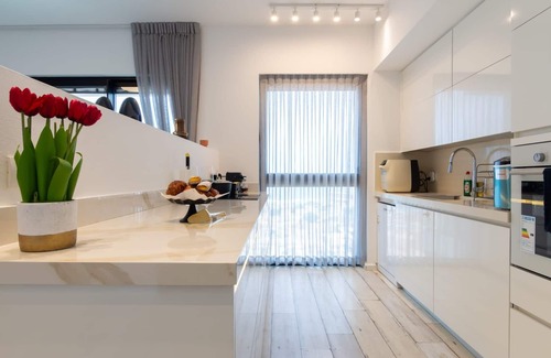 Bat Yam Apartment | O&O Group - 3 BR SeaFront APT/Prestigious Tower
