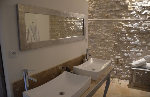 Bernis House | O2suites baroque room with private Jacuzzi