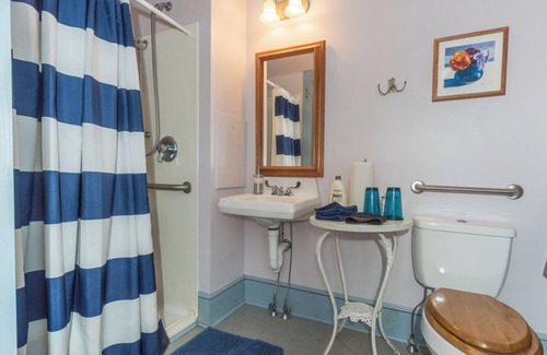 Alton Bed & Breakfast | Oak Grove B&B Queen rm. separate entrance-Pet Friendly