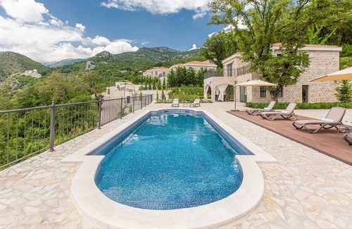 Kuljace Villa | Oak Leaf Residence Villa 1