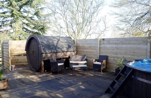 Eye Other | Oak Lodge Retreat - Glamping 9