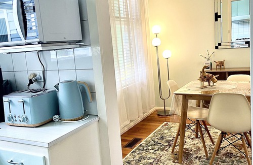 Bell Park House | 🔆OAK'S🔆BFast,WiFi,Fetch,Walk2Pizza,Coffee,Liquor,Free Parking