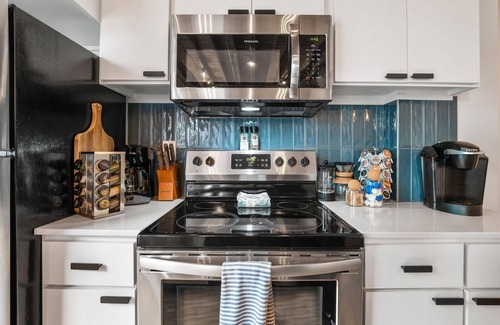 Downtown Kansas City Condo | Oak St Lofts - 3brm 2bath Private Parking, Walk to T-Mobile Center!