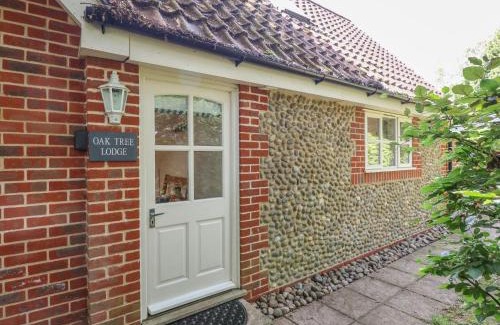 Crostwick House | Oak Tree Lodge